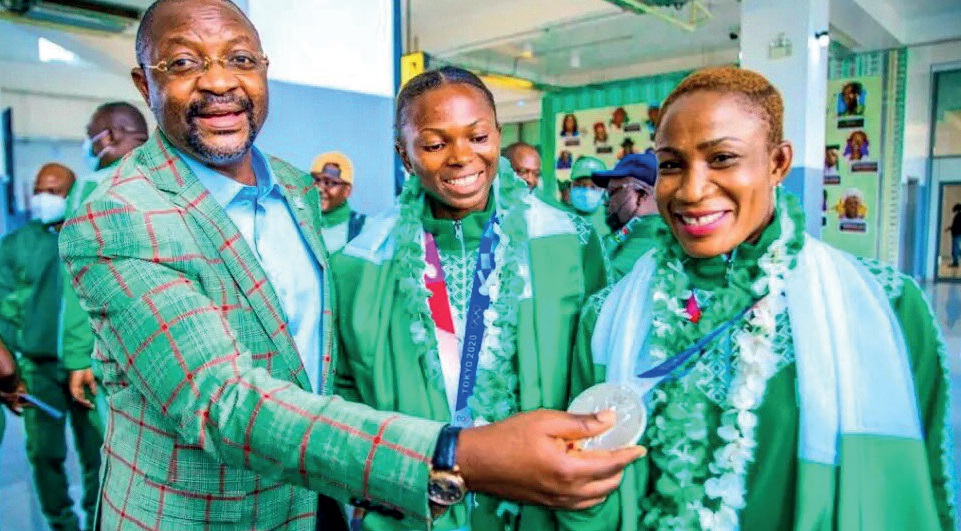 Minister of Youths and Sports, Sunday Dare, with both Nigerian medalists