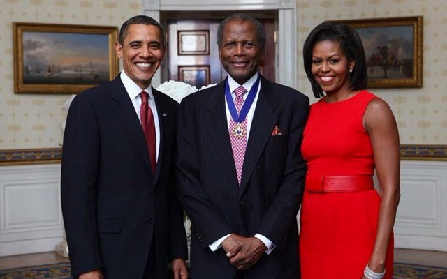 Sidney Poitier Flanked by he Obamas