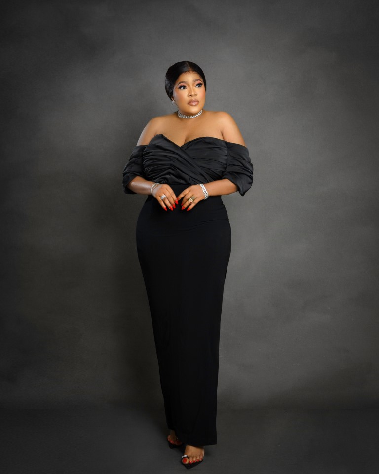 Nollyzone TV - Toyin Abraham Boobs Seen Falling Out Of Her Dress